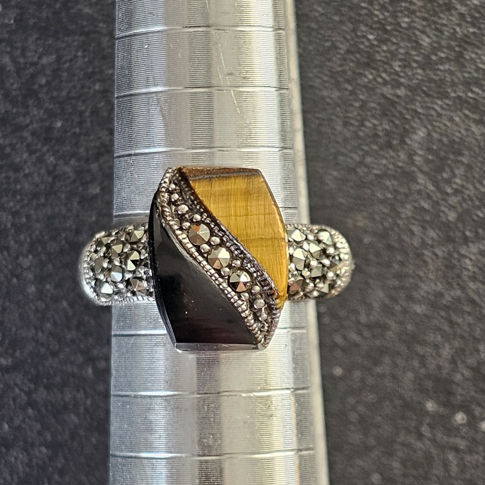 Vintage 6.5 tiger eye and onyx with marcasite 925 sterling ring. Unique